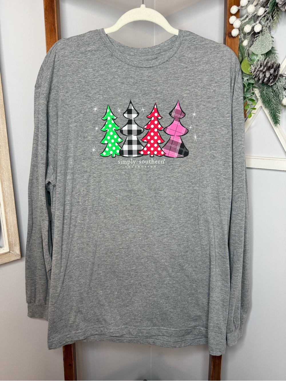 Simply Southern Messy & Bright Christmas Long Sleeve Tee – XL